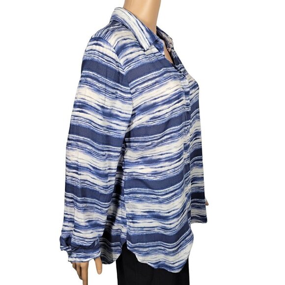 Soft Surroundings Women's Blue/White Wavy Light Weight Button Up Blouse Size M - Picture 5 of 10